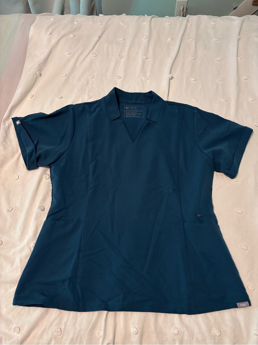 FIGS Inala Top in Caribbean XL